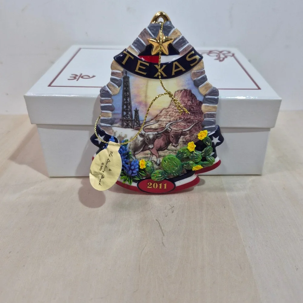 Danbury Mint 2011 Texas State Pride Christmas Ornament Longhorn Flag Porcelain